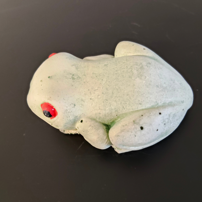 Small Concrete 'Green Tree Frog'