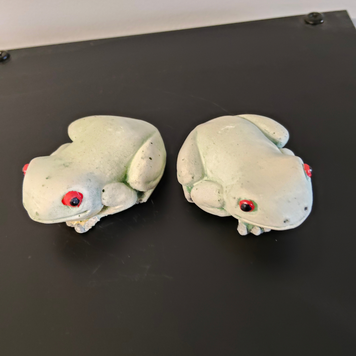 Small Concrete 'Green Tree Frog'