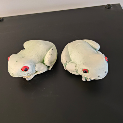 Small Concrete 'Green Tree Frog'
